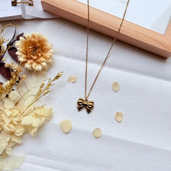 Gold_Stylish_Anti_Tarnish_Bow_Locket